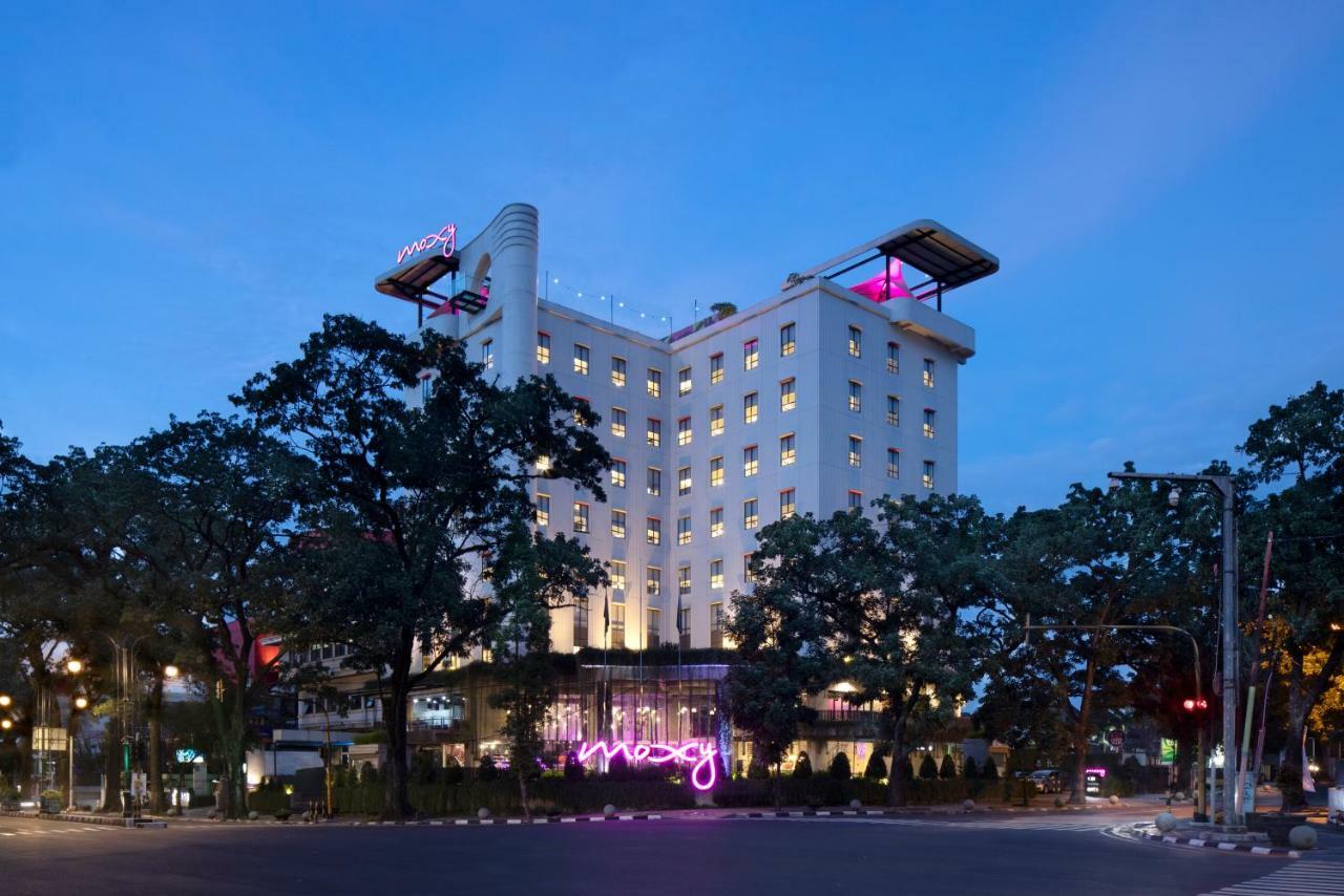 Moxy Bandung Hotel Exterior photo