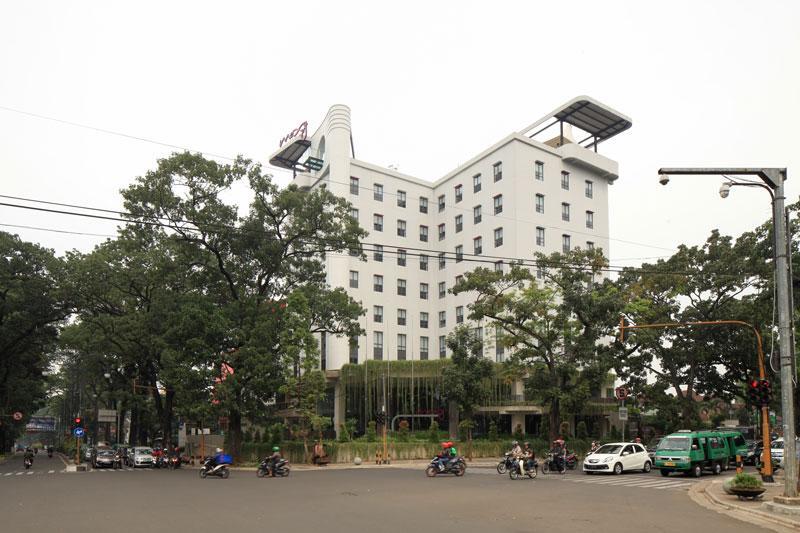 Moxy Bandung Hotel Exterior photo